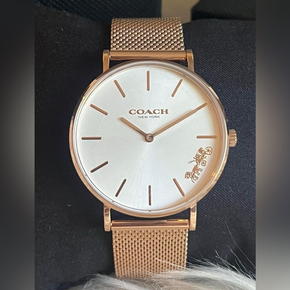 💰SOLD - CA120 - Coach Perry Silver Dial Rose Gold Women’s Watch - Picture 2 of 10